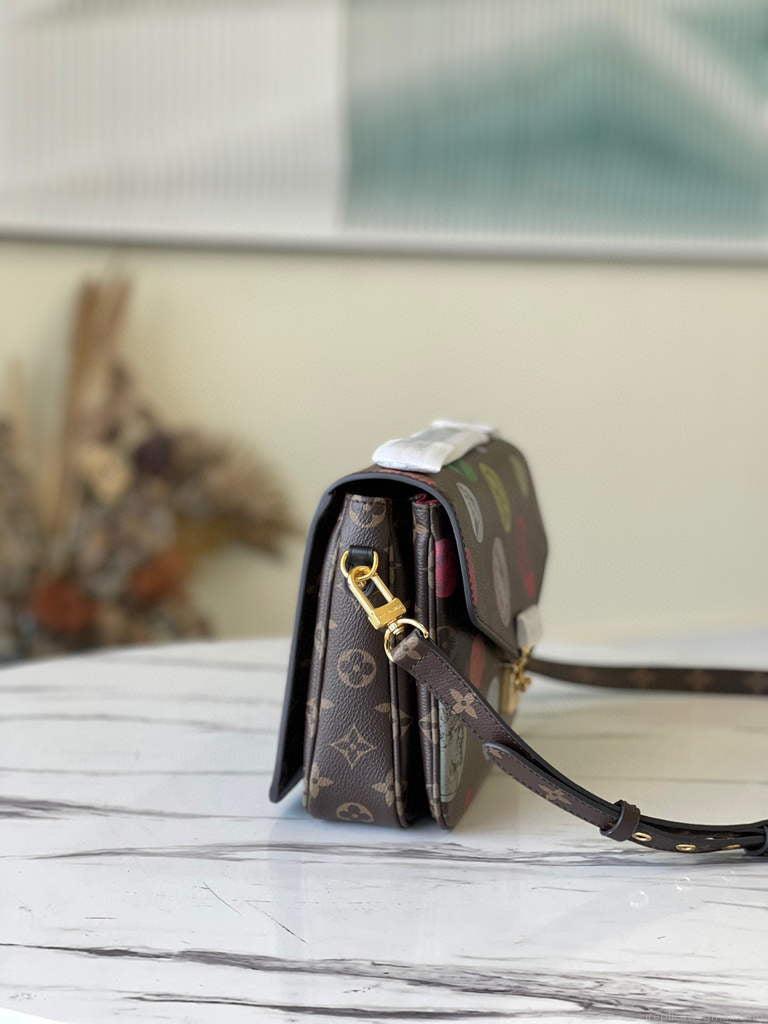 LV M59257 Louis vuitton M40780 Pochette Metis Bag monogram