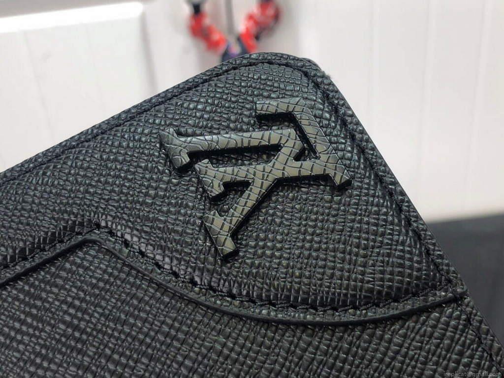 LV M30807 Louis Vuitton New Flap Messenger Black