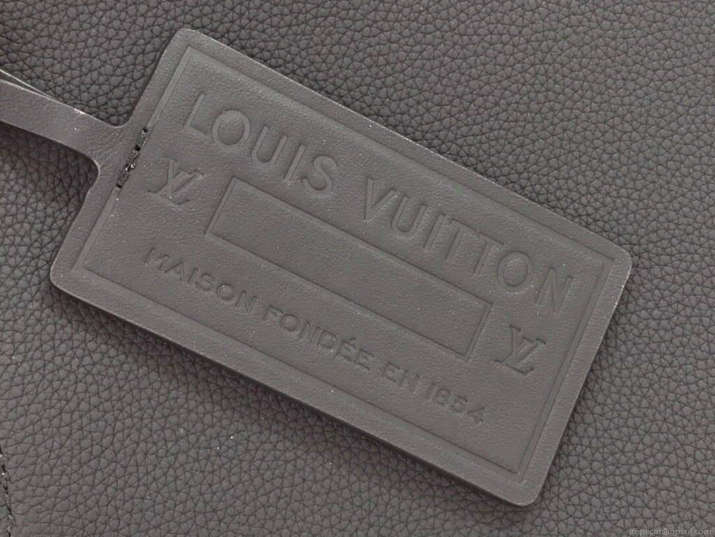 LV M57080 Louis Vuitton Messenger Bag Black