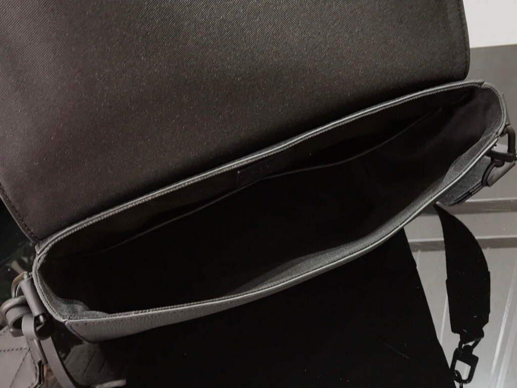 LV M57080 Louis Vuitton Messenger Bag Black