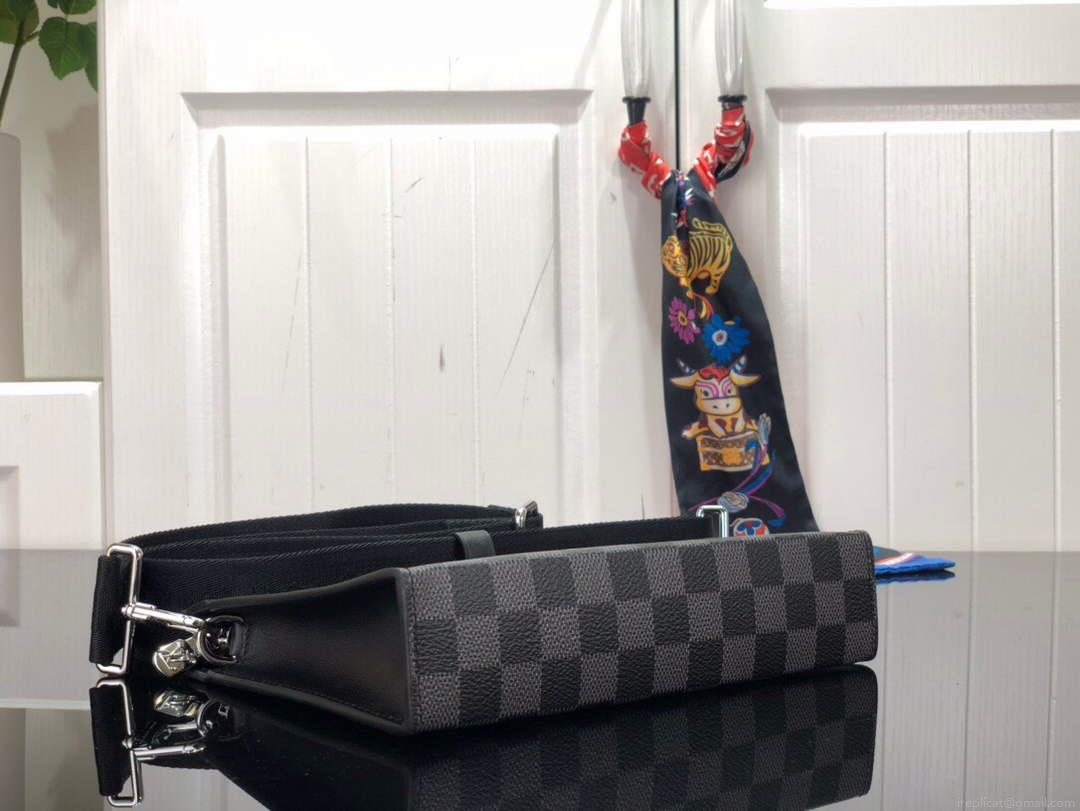 LV N64608 Louis Vuitton Gaston Wearable Wallet Black