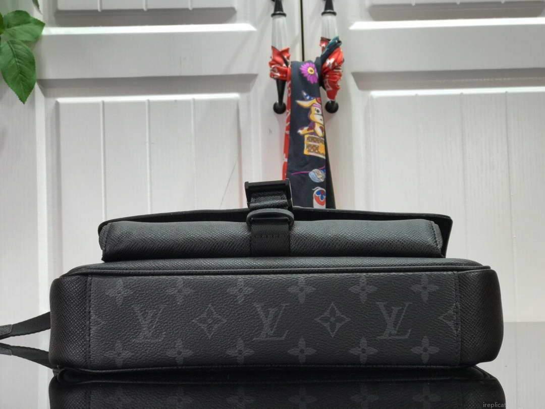 LV M30746 Louis Vuitton M30745 New Messenger Bag Black