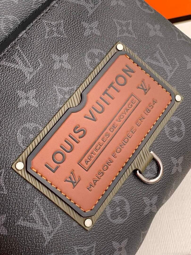 LV M45218 Louis Vuitton Discovery Backpack Black