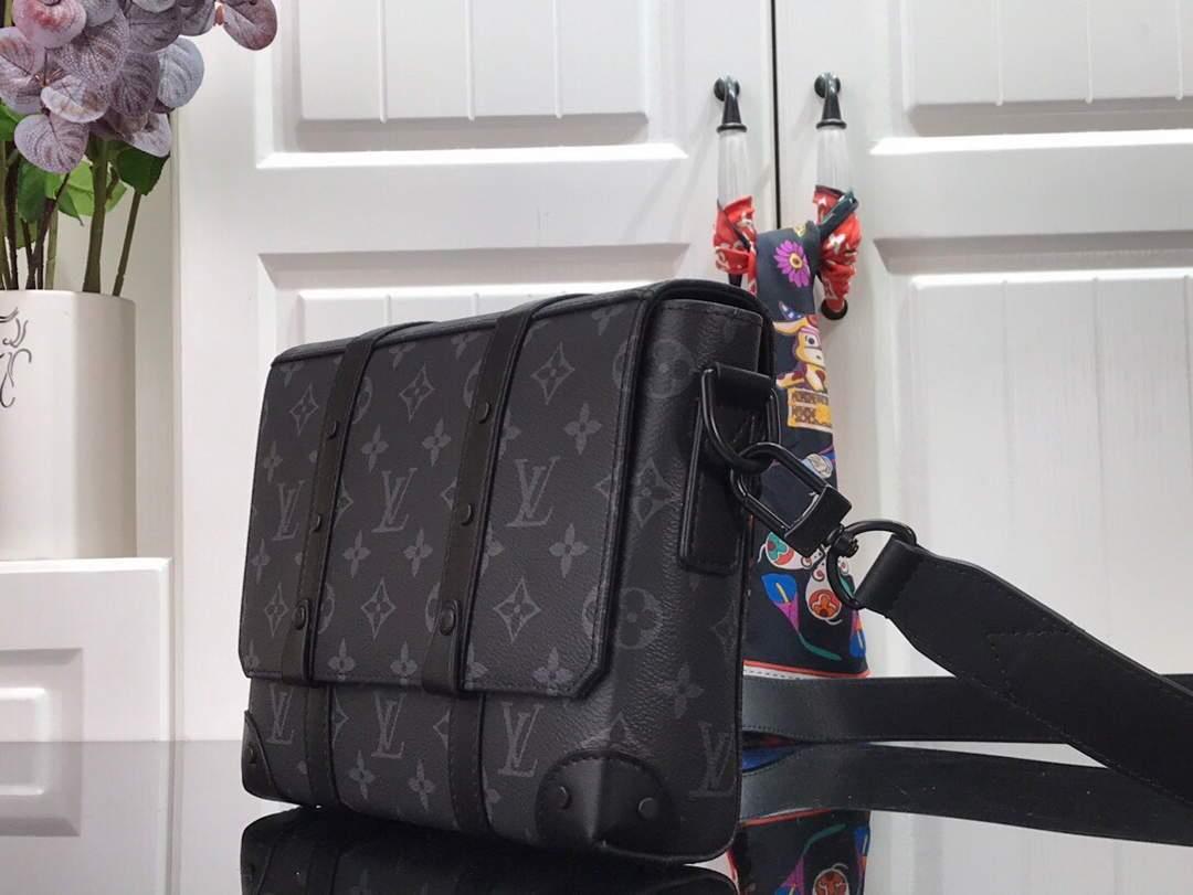 LV M45727 Louis Vuitton Trunk Messenger PM Rectangular Bag Monogram