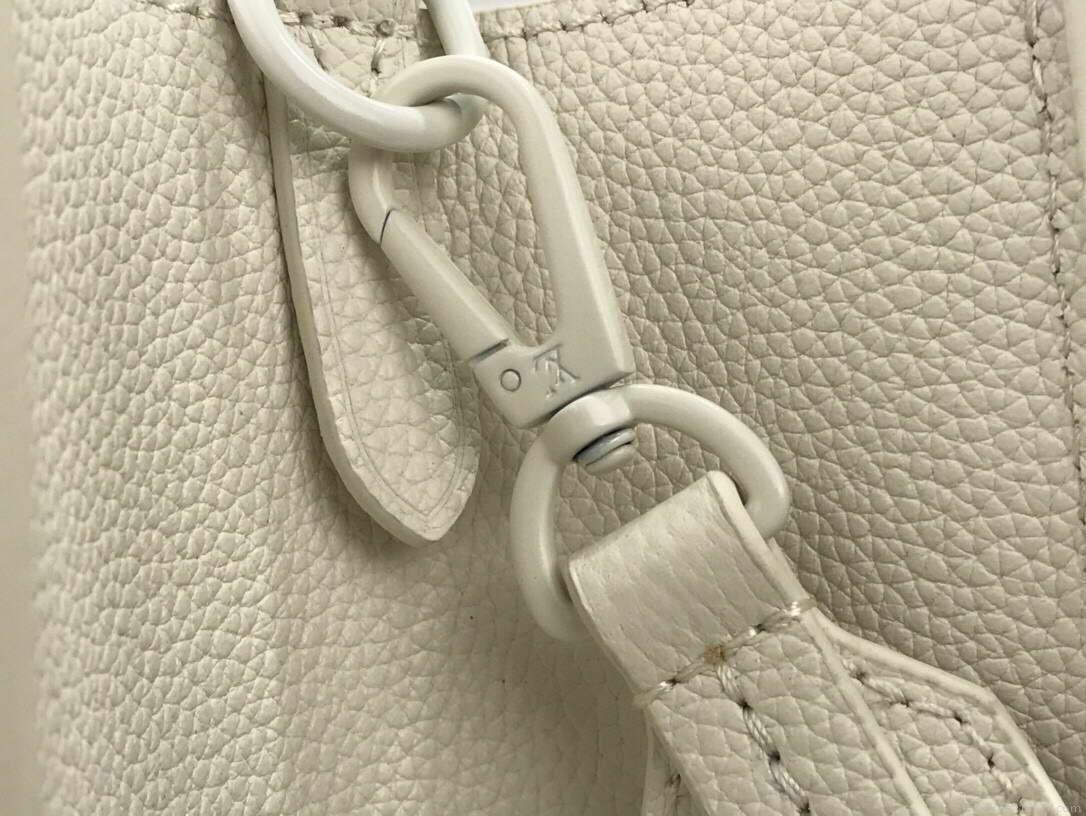 LV M55846 Louis Vuitton Lockme Tote MM Leathers M55818 Bag White