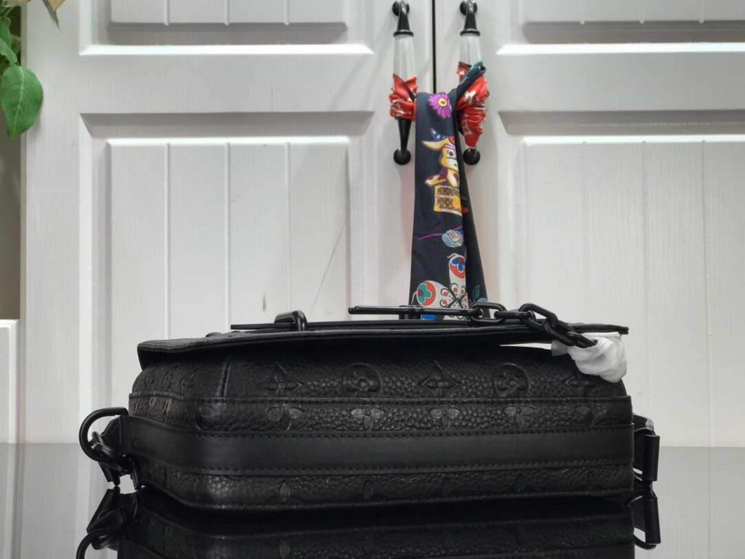 LV M57307 Louis Vuitton Steamer Messenger Bag Black