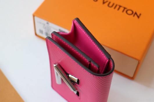 LV M68682 Louis Vuitton Twist Multicartes Wallet Epi Leather Plum