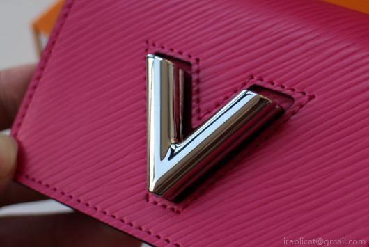 LV M68682 Louis Vuitton Twist Multicartes Wallet Epi Leather Plum