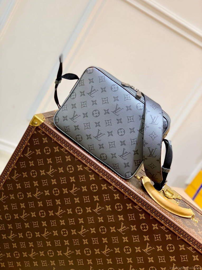 LV M30830 Louis Vuitton Outdoor Messenger Silver