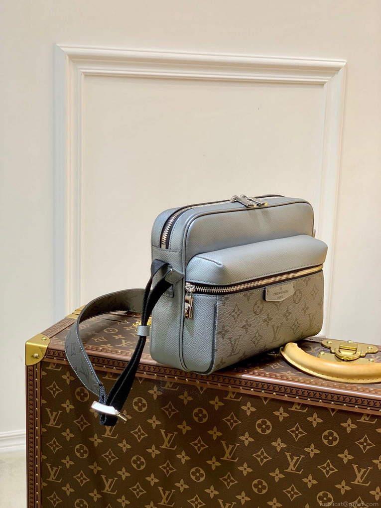 LV M30830 Louis Vuitton Outdoor Messenger Silver