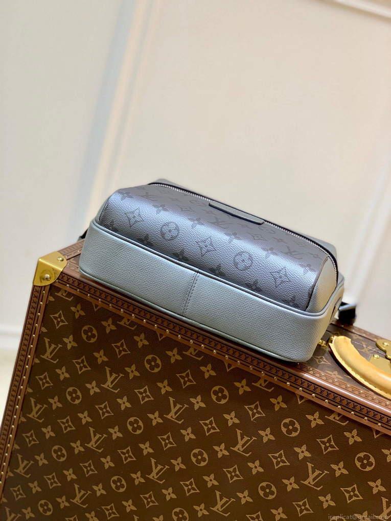 LV M30830 Louis Vuitton Outdoor Messenger Silver