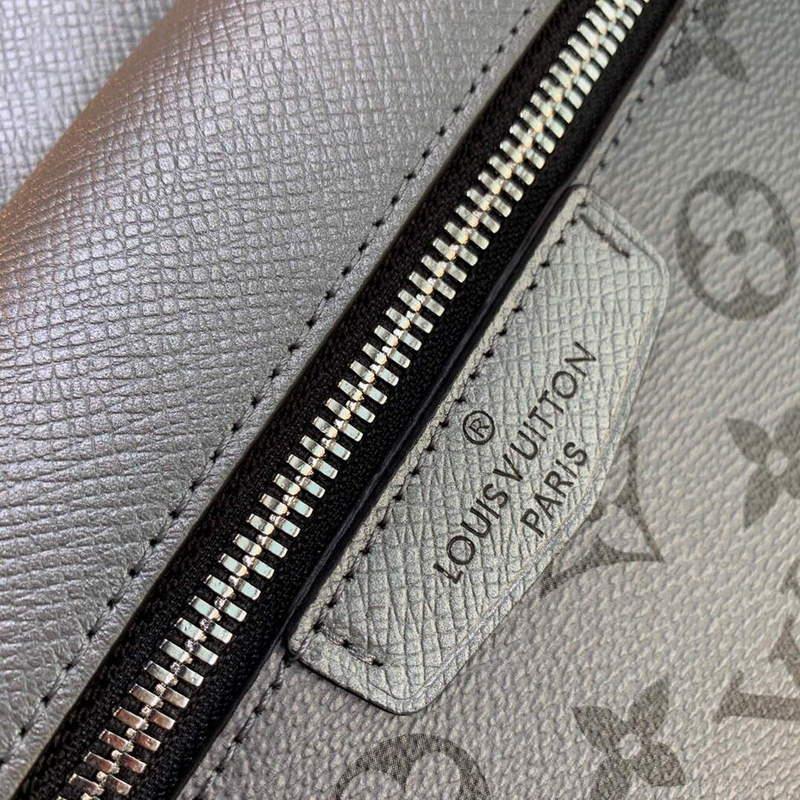 LV M30830 Louis Vuitton Outdoor Messenger Silver