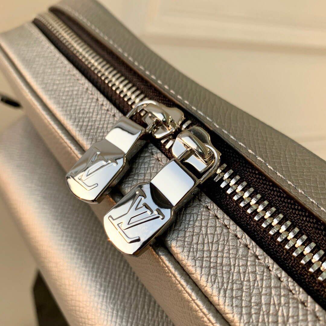 LV M30830 Louis Vuitton Outdoor Messenger Silver