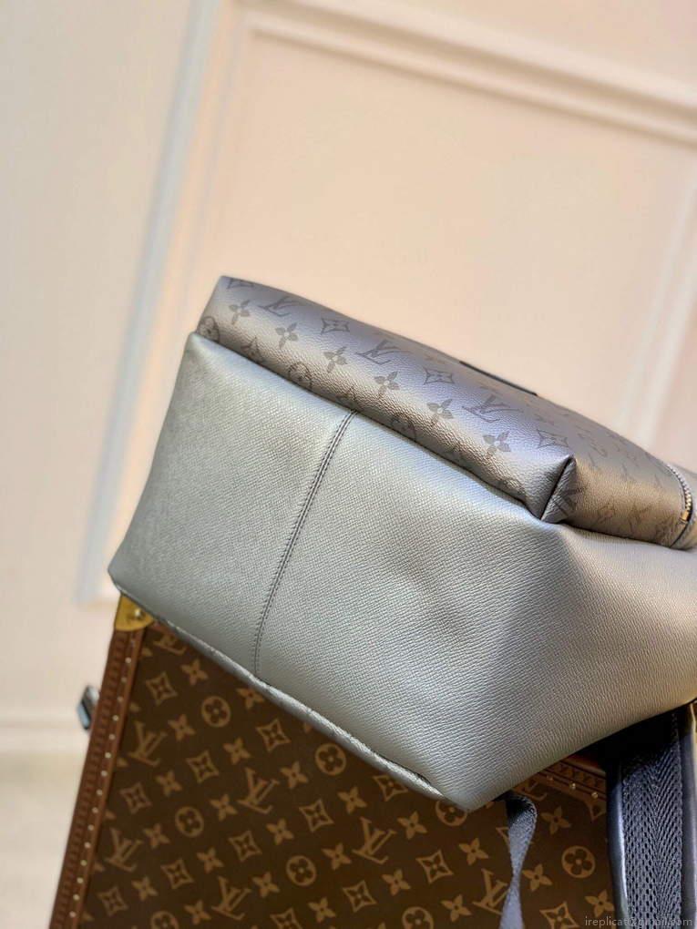 LV M30835 Louis Vuitton Discovery Backpack PM Silver