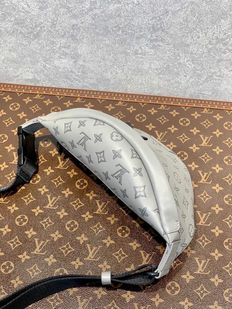 LV M46108 Louis Vuitton Discovery Bumbag Anthracite gray