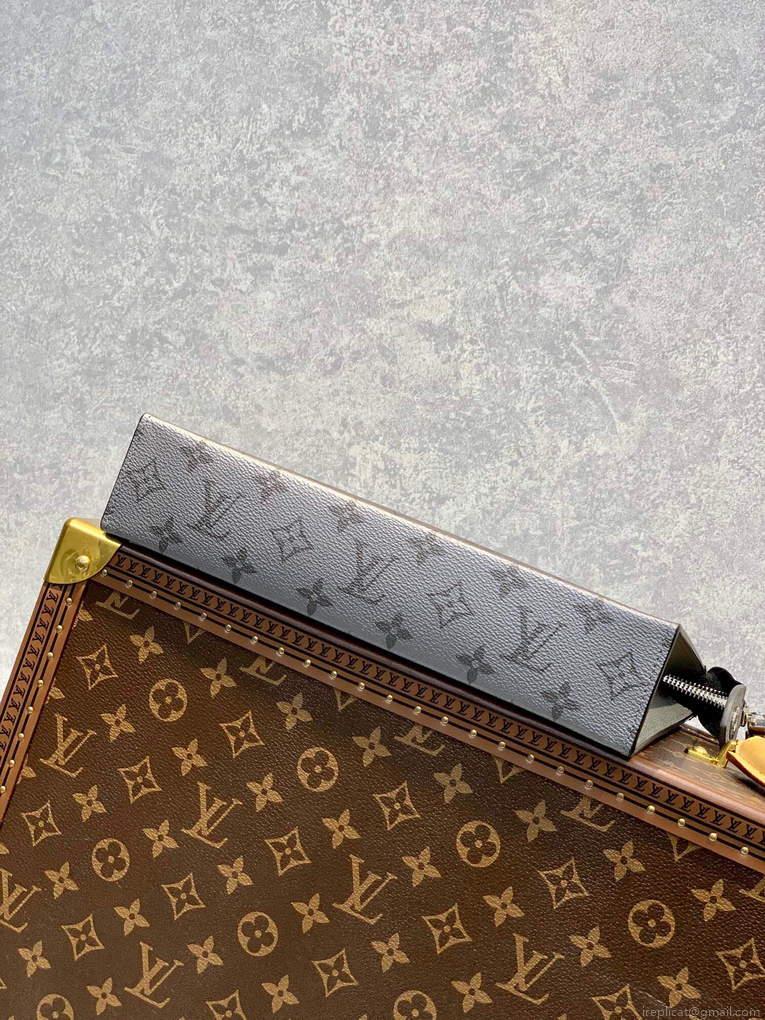 LV M30840 Louis Vuitton Pochette Voyage MM Taiga leather