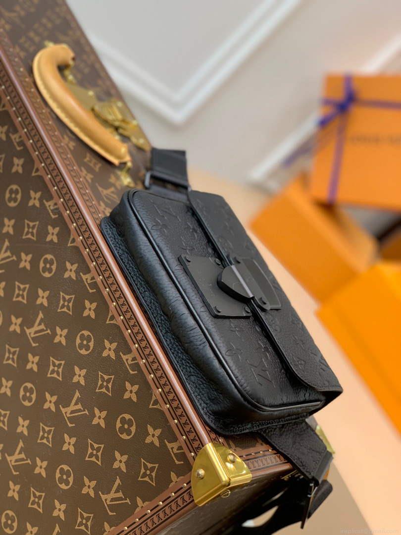 LV Louis Vuitton M58487 S Lock Sling Black