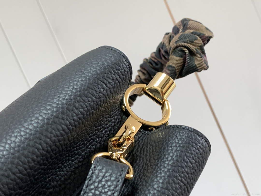 LV M58732 Louis Vuitton Capucines MM Handbag Black