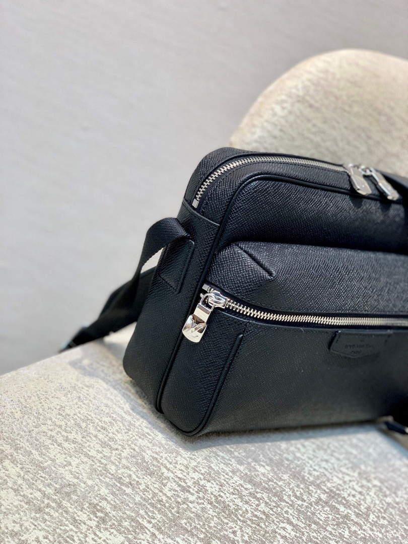 LV M33435 Louis Vuitton Outdoor Messenger PM Bag Black