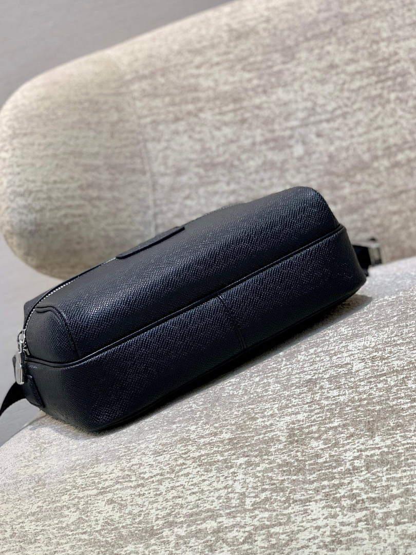 LV M33435 Louis Vuitton Outdoor Messenger PM Bag Black
