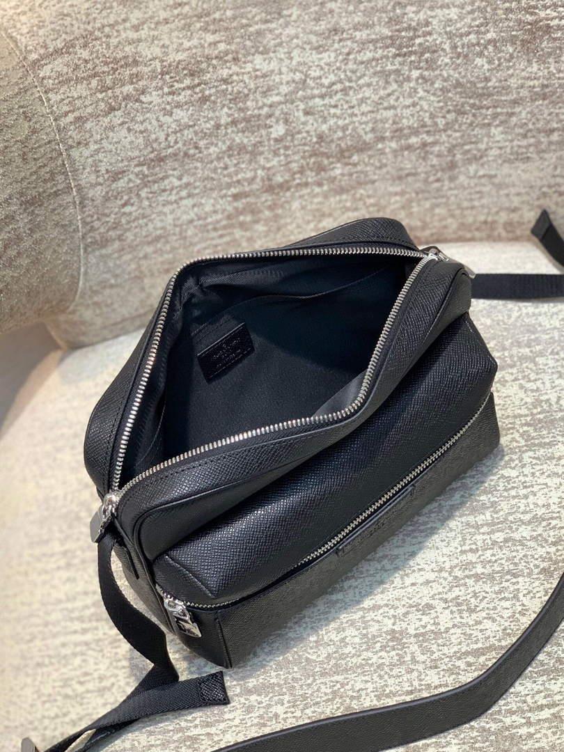 LV M33435 Louis Vuitton Outdoor Messenger PM Bag Black
