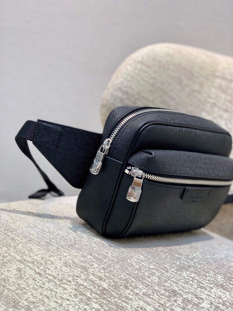 LV M30245 Louis Vuitton Outdoor Bumbag Black