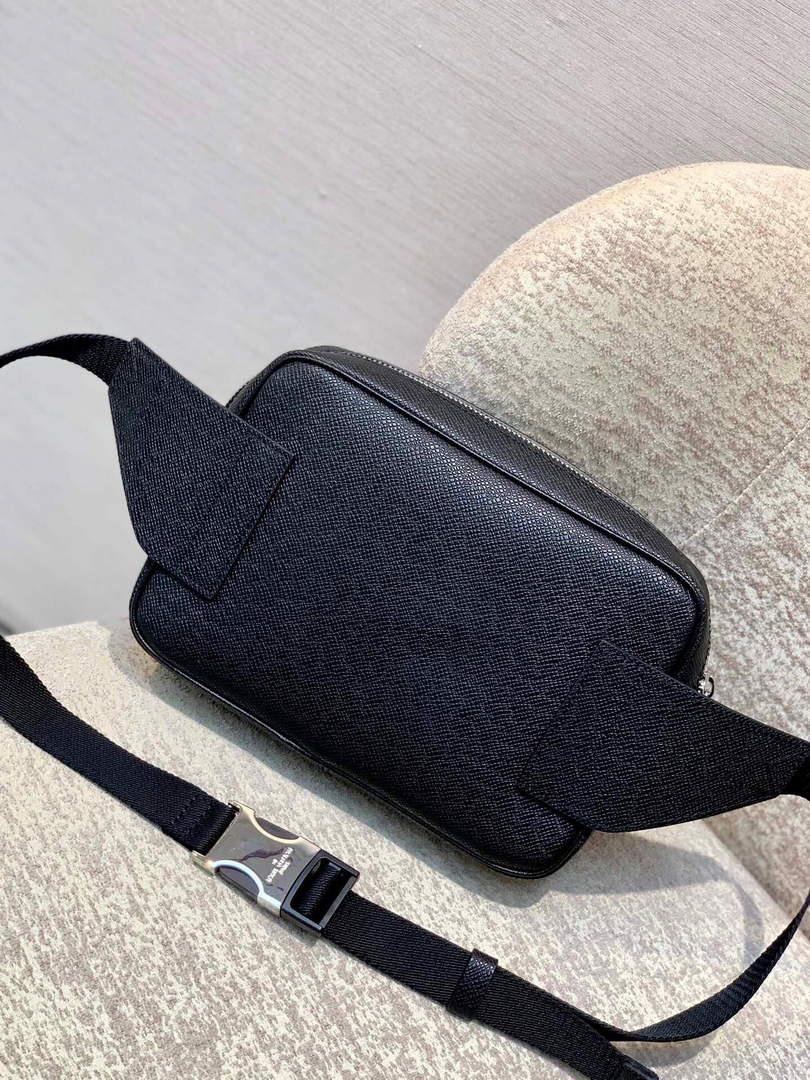 LV M30245 Louis Vuitton Outdoor Bumbag Black
