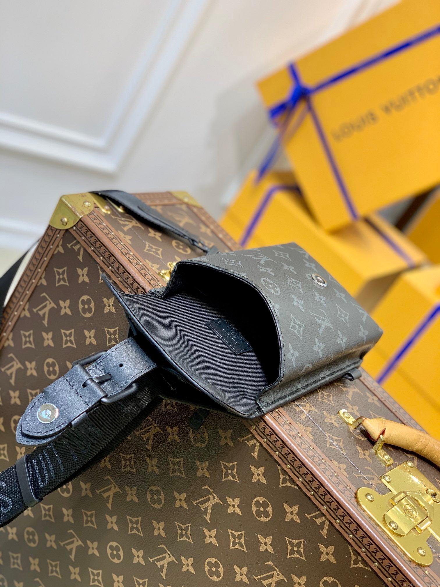 LV M45912 Louis Vuitton Saumur slingbag Monogram eclipse