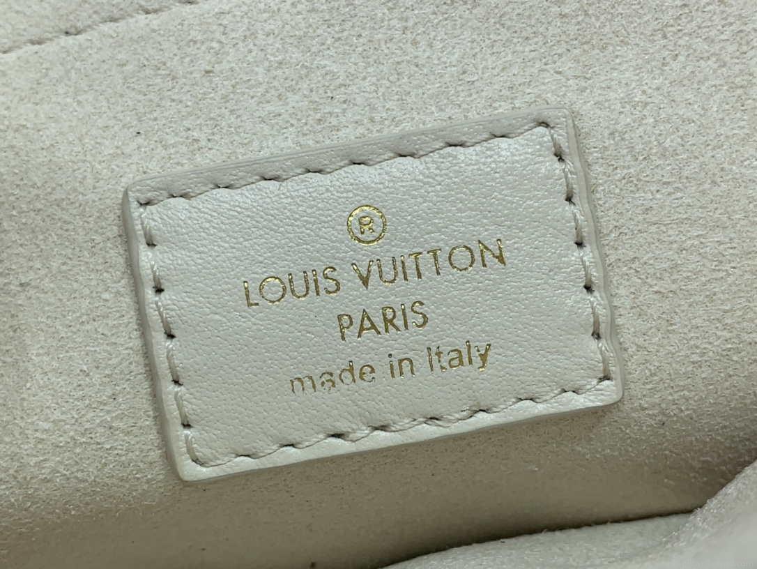 LV M20687 Louis Vuitton New Wave Multi-Pochette Leather M20838 White
