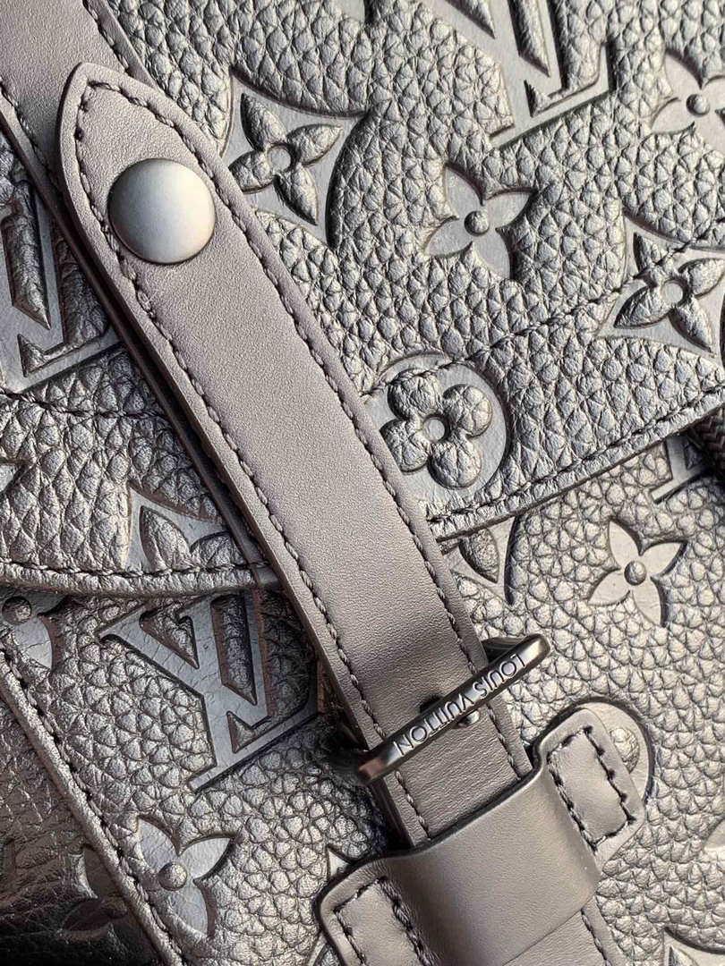 Louis Vuitton LV M55699 Christopher Backpack Taurillon Monogram N41379 Black