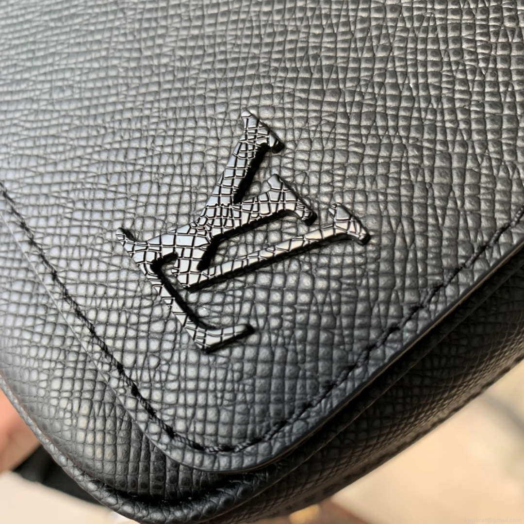 Louis Vuitton M30850 District PM Taiga infini Black