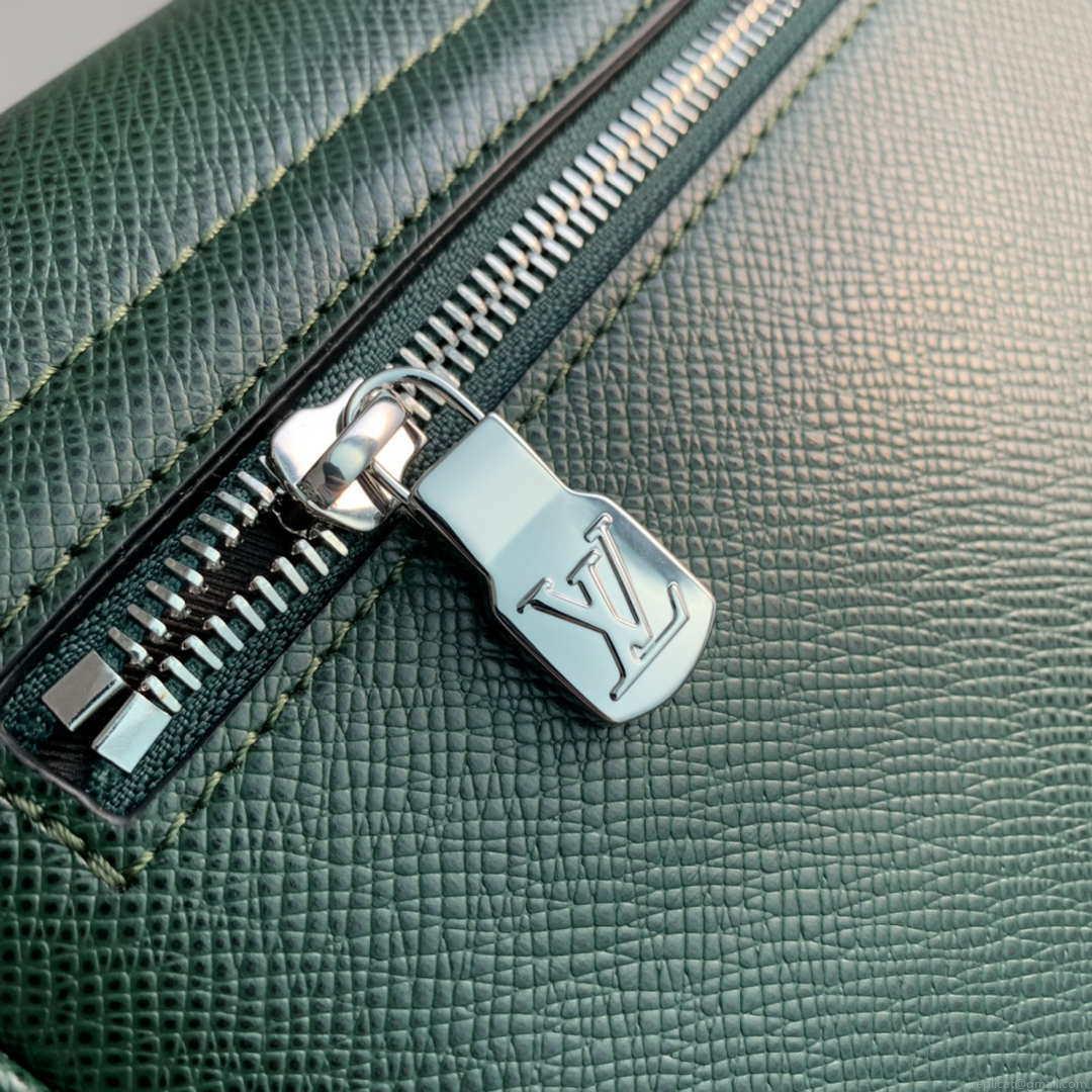 Louis Vuitton M30861 District PM Taiga infini Dark Green bag
