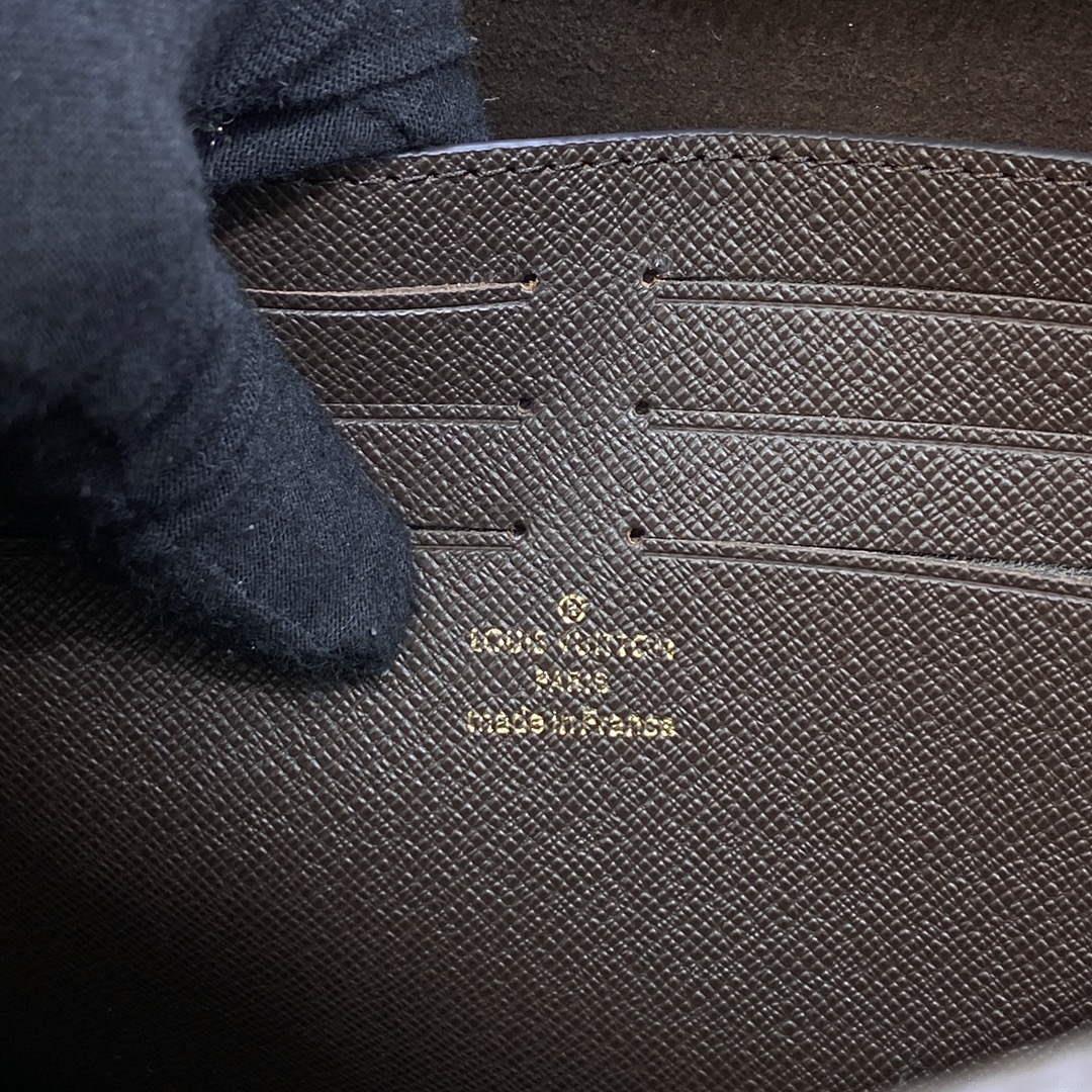 LV M81412 Louis Vuitton Toiletry Pouch On Chain