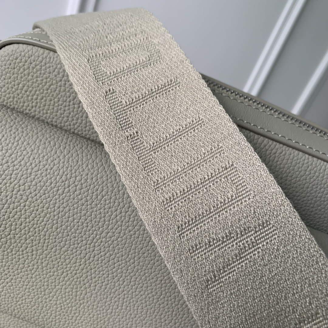 LV M22611 Louis Vuitton Fastline Messenger Gray