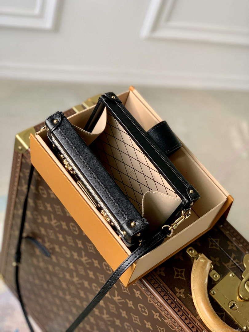 LV M22895 Louis Vuitton Petite Malle Handbag White/Black