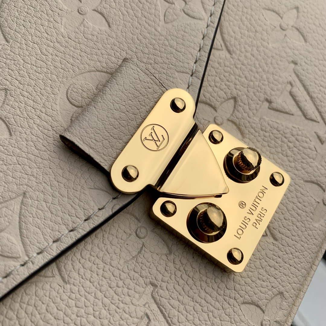 LV M22942 Louis Vuitton Pochette Métis East West Handbag Crème Beige