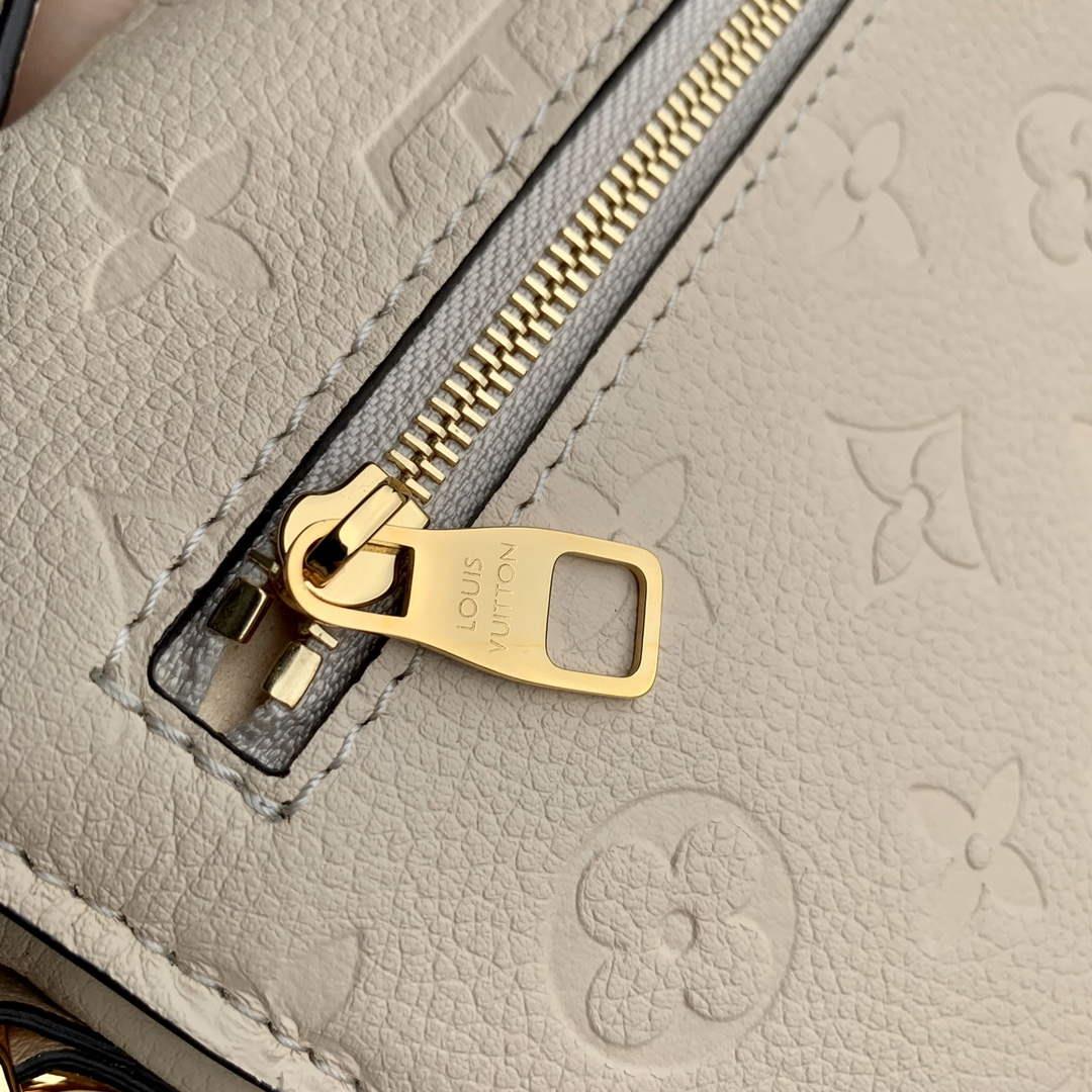 LV M22942 Louis Vuitton Pochette Métis East West Handbag Crème Beige