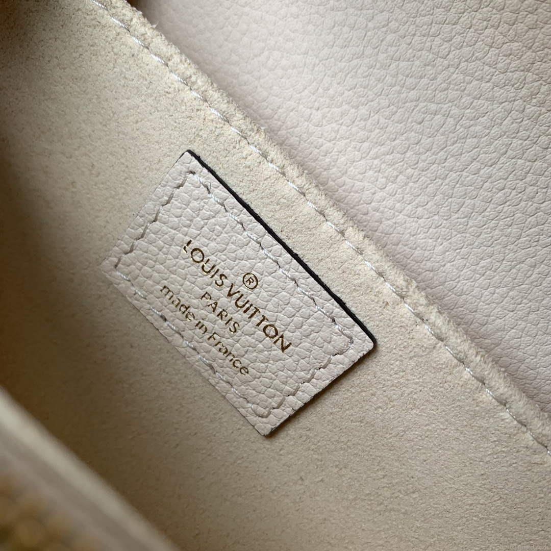 LV M22942 Louis Vuitton Pochette Métis East West Handbag Crème Beige