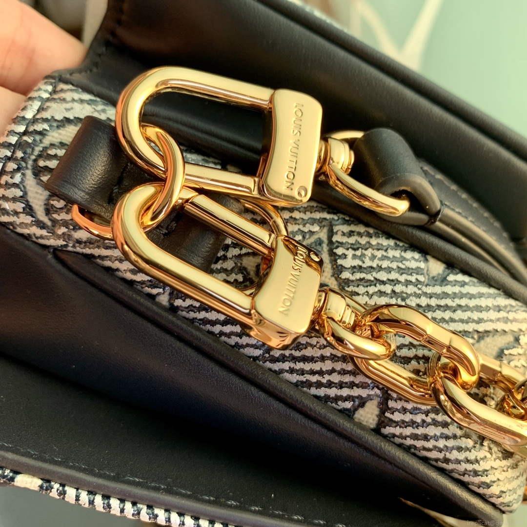 LV M22834 Louis Vuitton Pochette Métis East West Handbag Blue