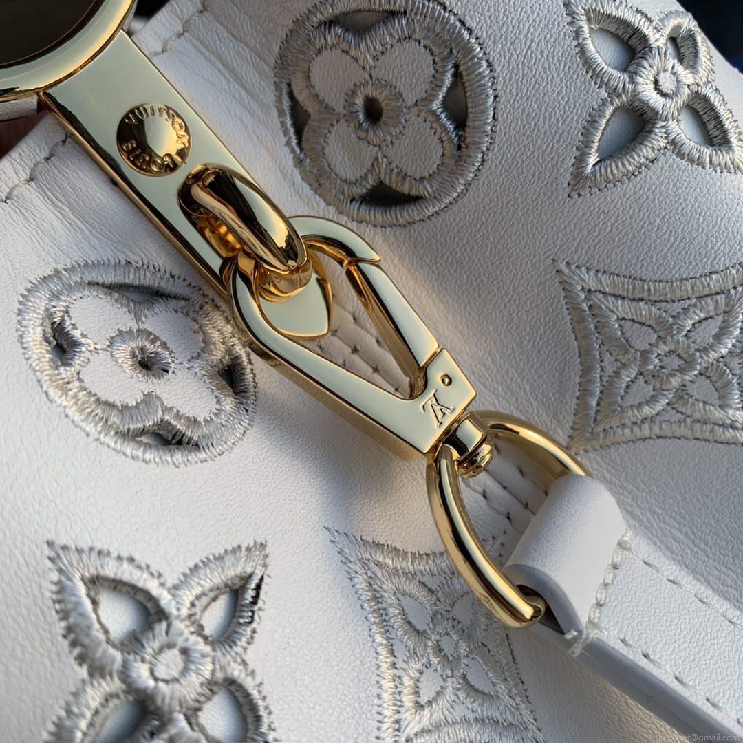 LV M22863 Louis Vuitton Capucines BB Handbag White