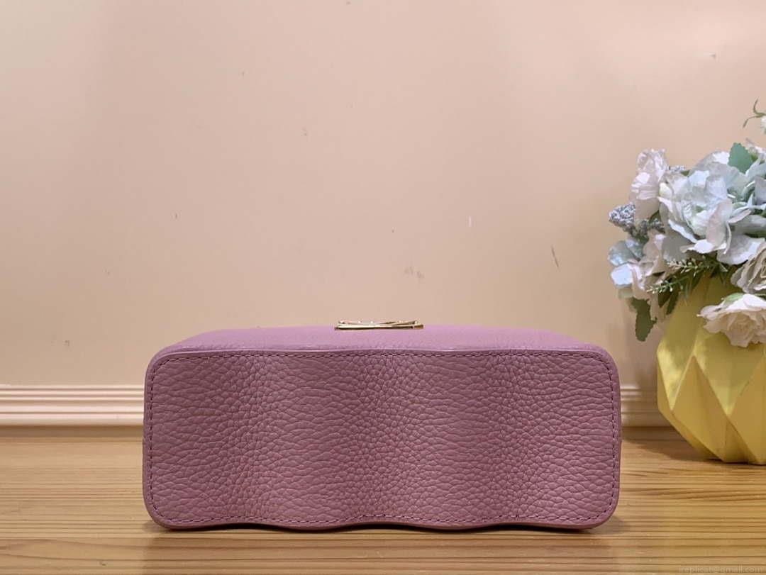LV M22122 Louis Vuitton Capucines Mini Handbag Pink