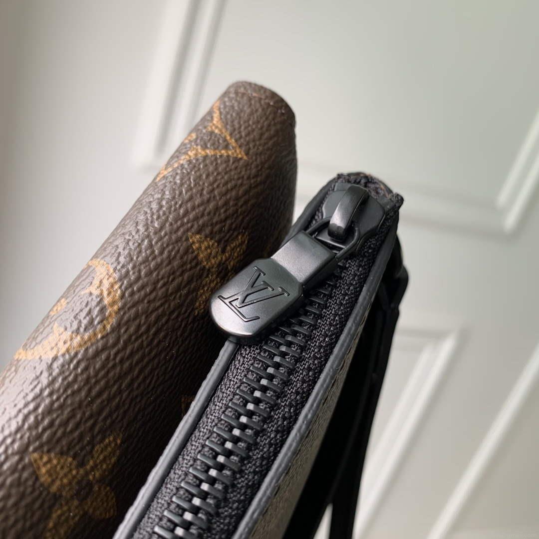 LV M82598 Louis Vuitton Pochette S-Lock Brown
