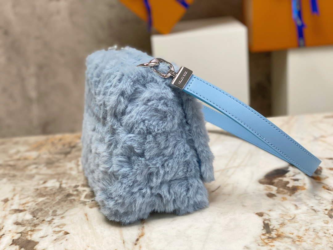 Louis Vuitton LV M21040 Twist MM Handbag Jean Blue