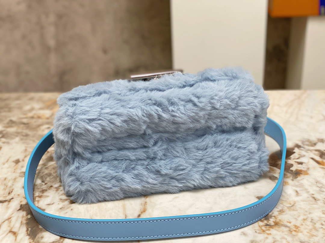 Louis Vuitton LV M21040 Twist MM Handbag Jean Blue