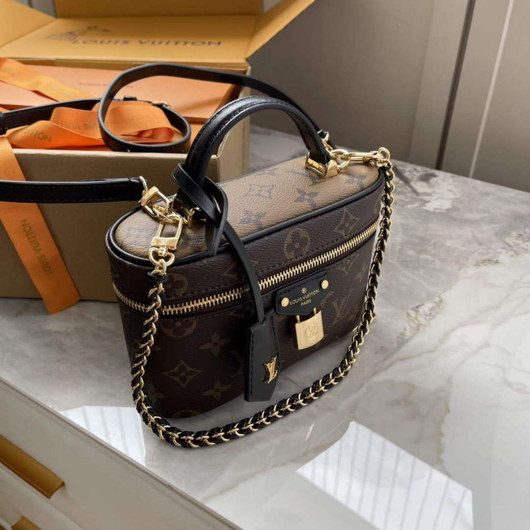 LV M47125 Louis Vuitton Vanity Chain Pouch