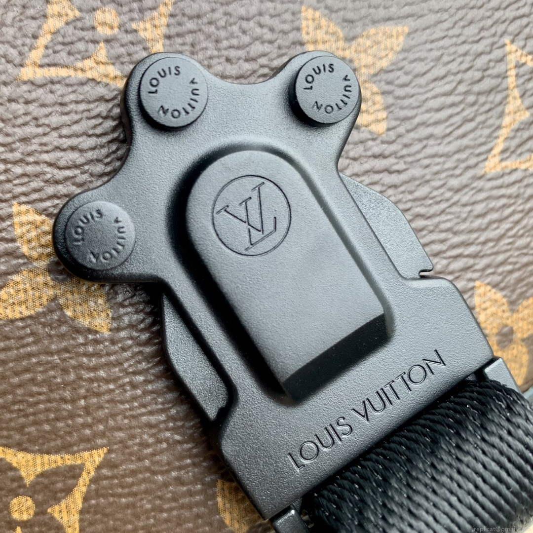 LV M46973 Louis Vuitton Quest Messenger Bag
