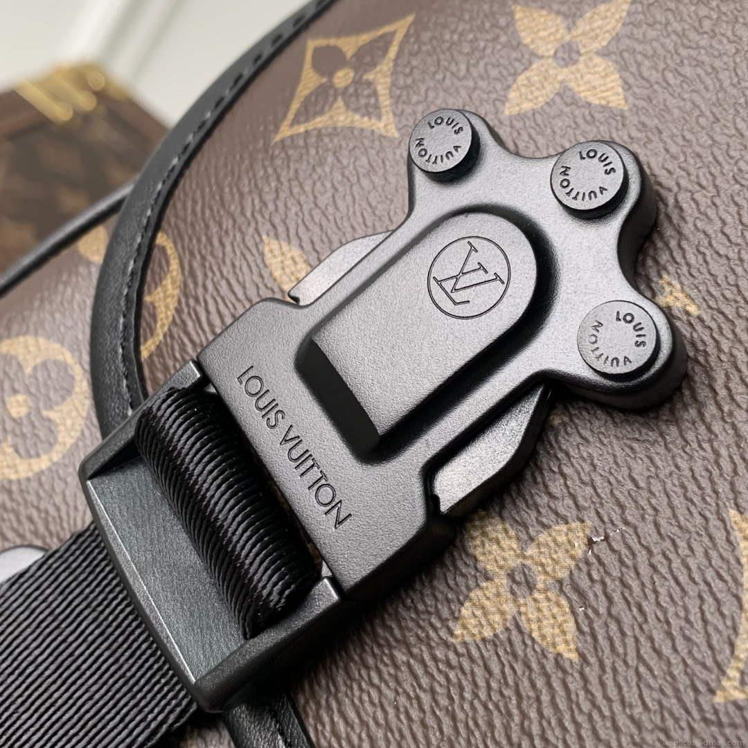 LV M46972 Louis Vuitton LV Trail Messenger Bag