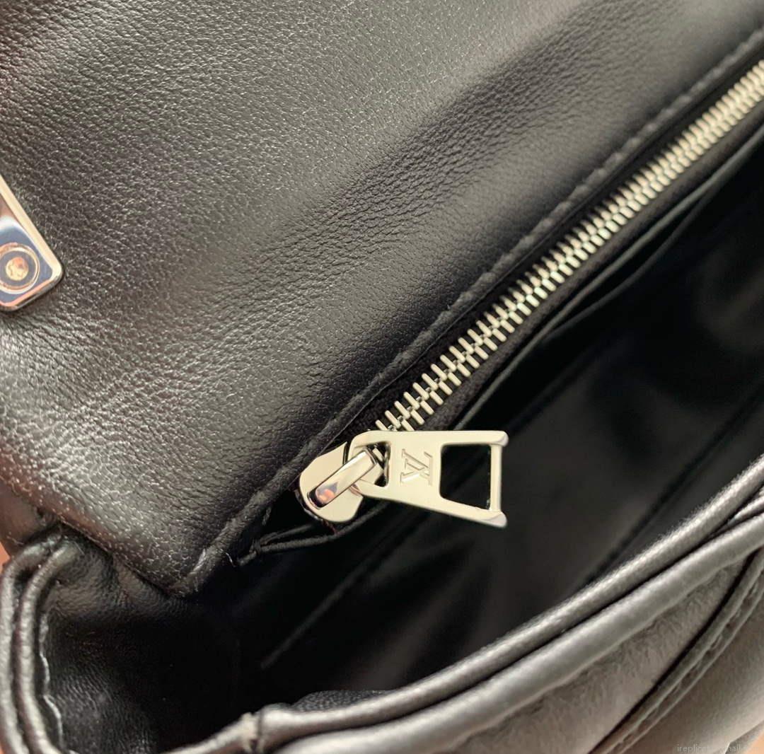 LV M24151 Louis Vuitton GO-14 MM Handbag Black