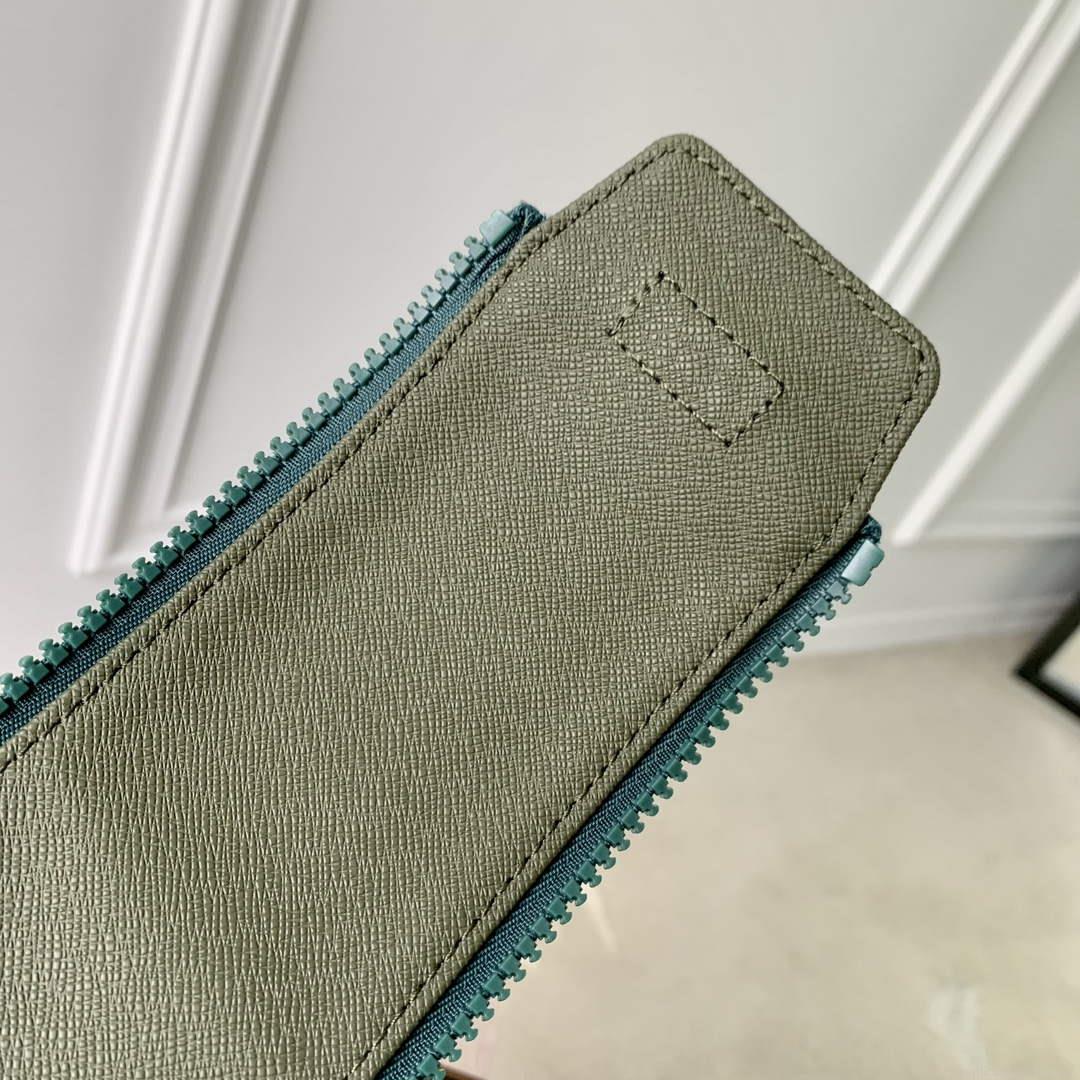LV M24442 Louis Vuitton Dopp Kit Bag Forest Green