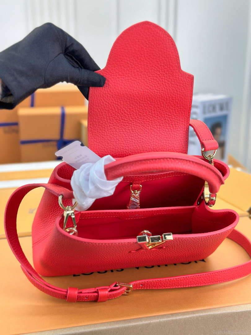 LV M43935 Louis Vuitton Capucines BB Handbag Taurillon Red